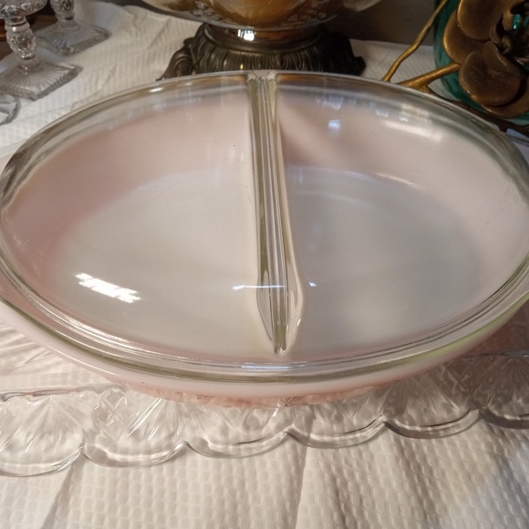Vintage Pyrex Pink Daisy Divided Casserole Dish 1.5 Quart & Lid Great Condition - Picture 2 of 8